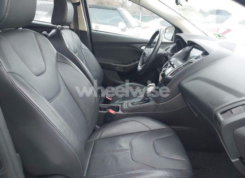 Photo 5 of 2016 Ford Focus SE (VIN 1FADP3F20GL223693)