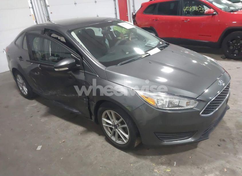 2016 Ford Focus SE (VIN 1FADP3F20GL227226) main photo