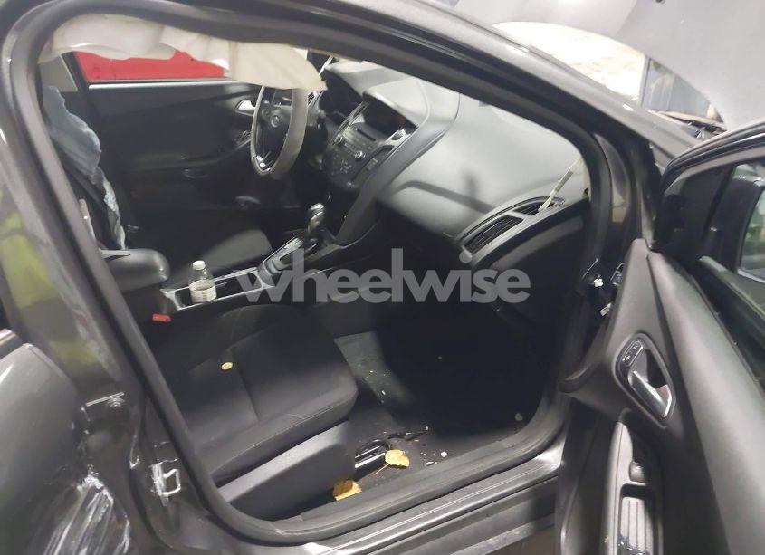 Photo 5 of 2016 Ford Focus SE (VIN 1FADP3F20GL227226)