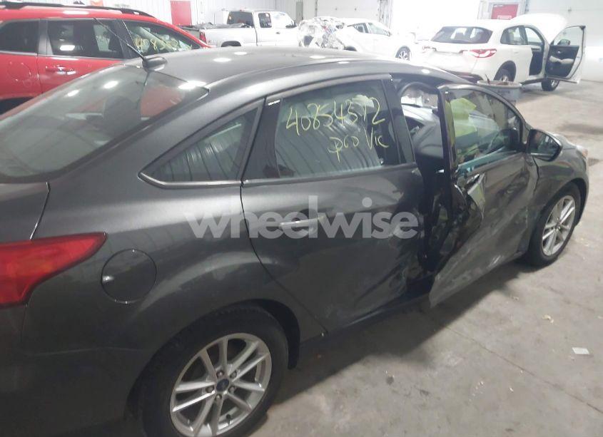 Photo 6 of 2016 Ford Focus SE (VIN 1FADP3F20GL227226)