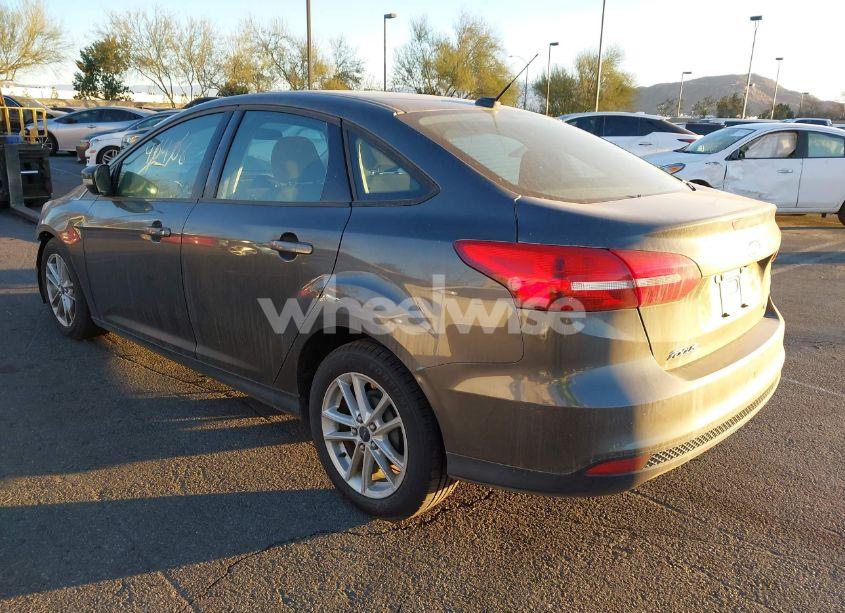 Photo 3 of 2016 Ford Focus SE (VIN 1FADP3F20GL235018)