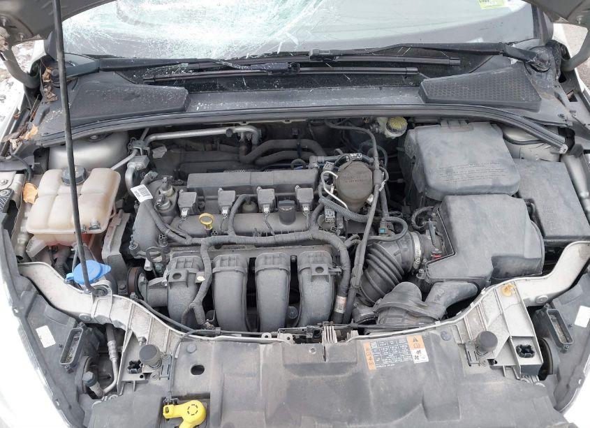 Photo 10 of 2016 Ford Focus SE (VIN 1FADP3F20GL237383)