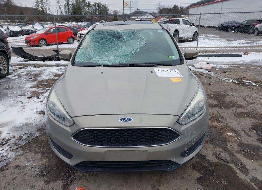 Photo 12 of 2016 Ford Focus SE (VIN 1FADP3F20GL237383)