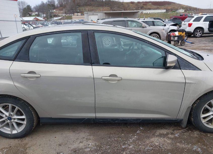 Photo 13 of 2016 Ford Focus SE (VIN 1FADP3F20GL237383)