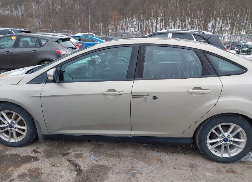 Photo 14 of 2016 Ford Focus SE (VIN 1FADP3F20GL237383)