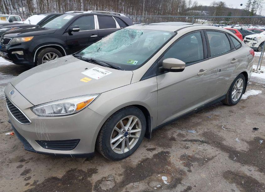 Photo 2 of 2016 Ford Focus SE (VIN 1FADP3F20GL237383)
