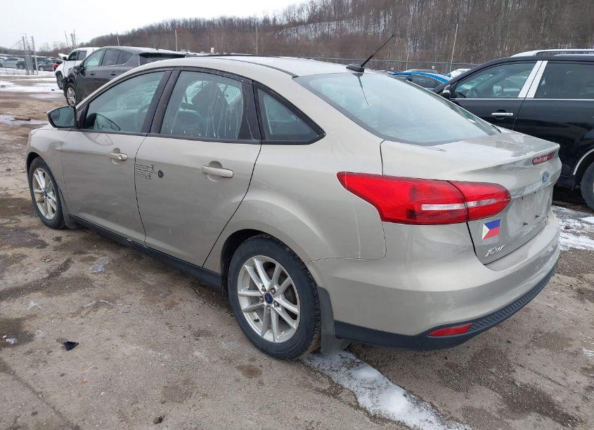 Photo 3 of 2016 Ford Focus SE (VIN 1FADP3F20GL237383)