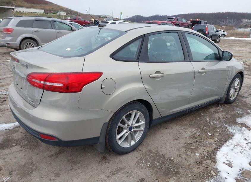 Photo 4 of 2016 Ford Focus SE (VIN 1FADP3F20GL237383)