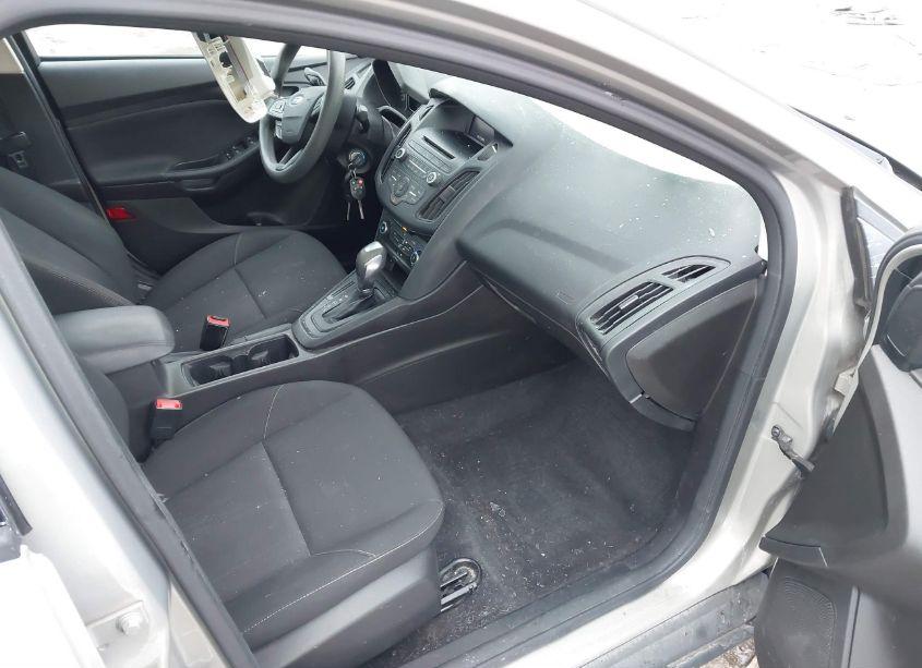 Photo 5 of 2016 Ford Focus SE (VIN 1FADP3F20GL237383)