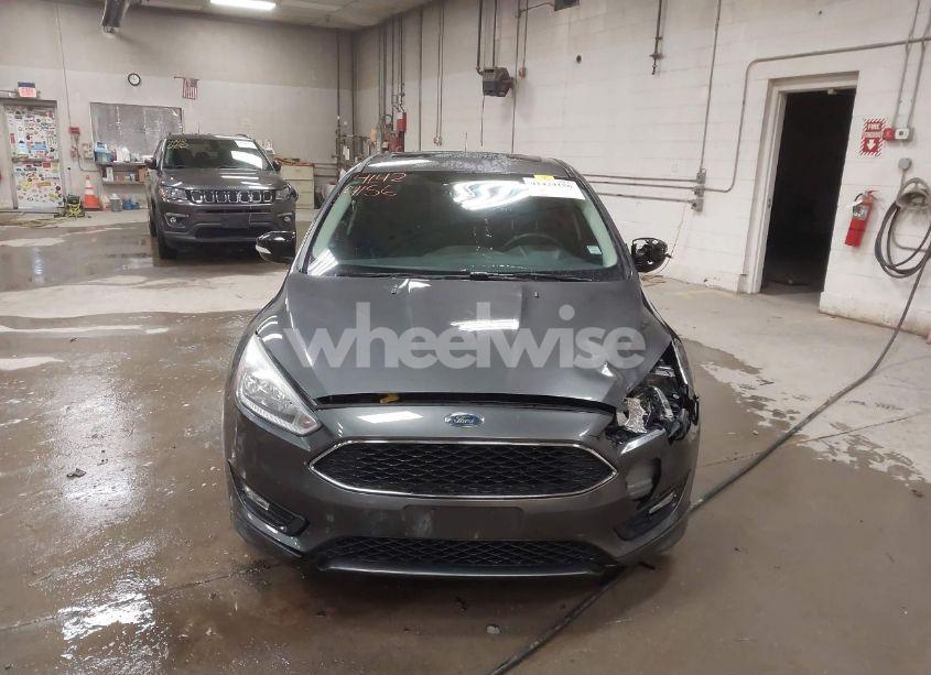 Photo 12 of 2016 Ford Focus SE (VIN 1FADP3F20GL240218)