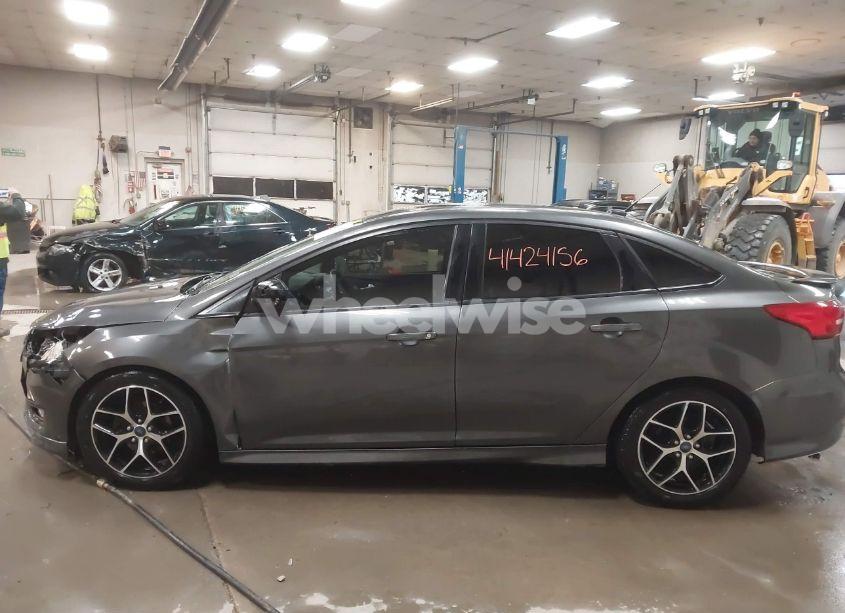 Photo 14 of 2016 Ford Focus SE (VIN 1FADP3F20GL240218)