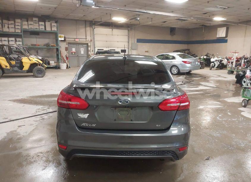 Photo 16 of 2016 Ford Focus SE (VIN 1FADP3F20GL240218)