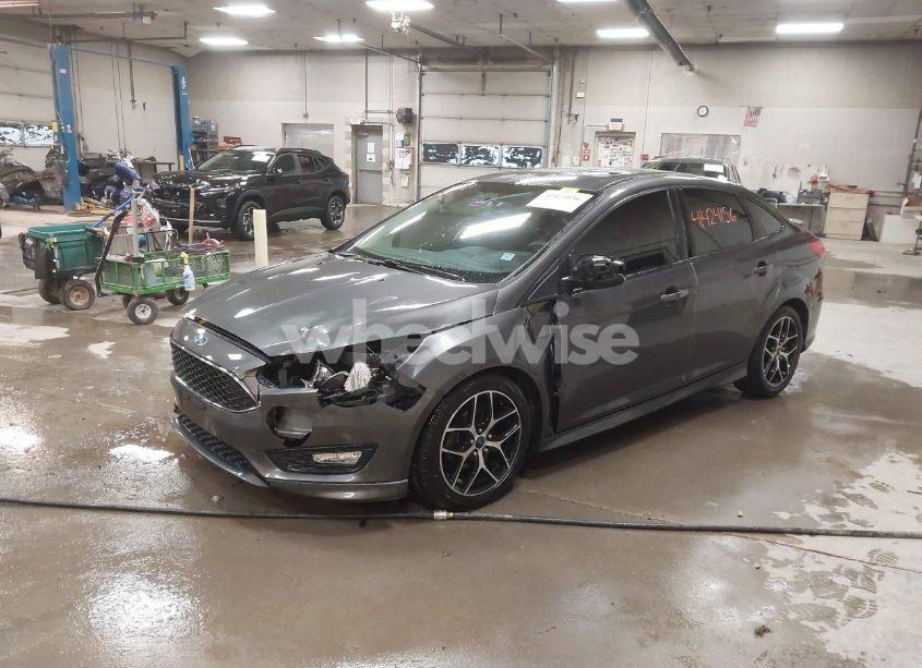 Photo 2 of 2016 Ford Focus SE (VIN 1FADP3F20GL240218)