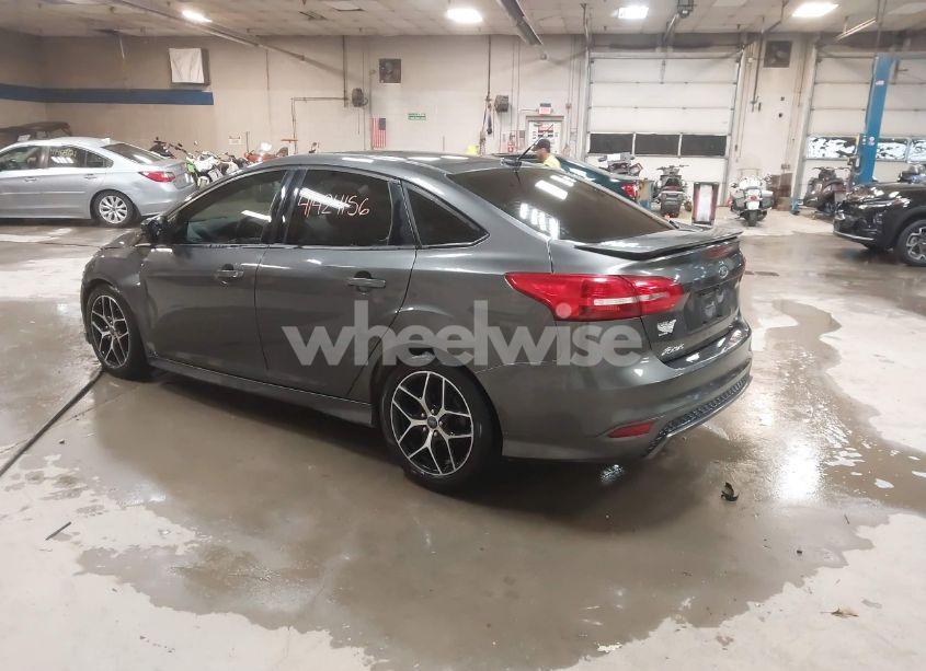 Photo 3 of 2016 Ford Focus SE (VIN 1FADP3F20GL240218)