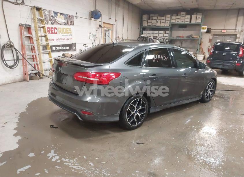 Photo 4 of 2016 Ford Focus SE (VIN 1FADP3F20GL240218)