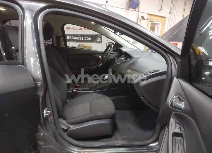 Photo 5 of 2016 Ford Focus SE (VIN 1FADP3F20GL240218)