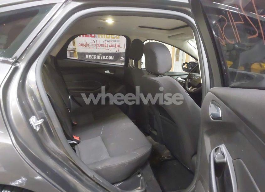 Photo 8 of 2016 Ford Focus SE (VIN 1FADP3F20GL240218)