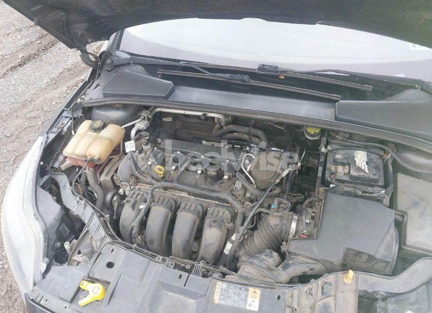 Photo 10 of 2016 Ford Focus SE (VIN 1FADP3F20GL243443)