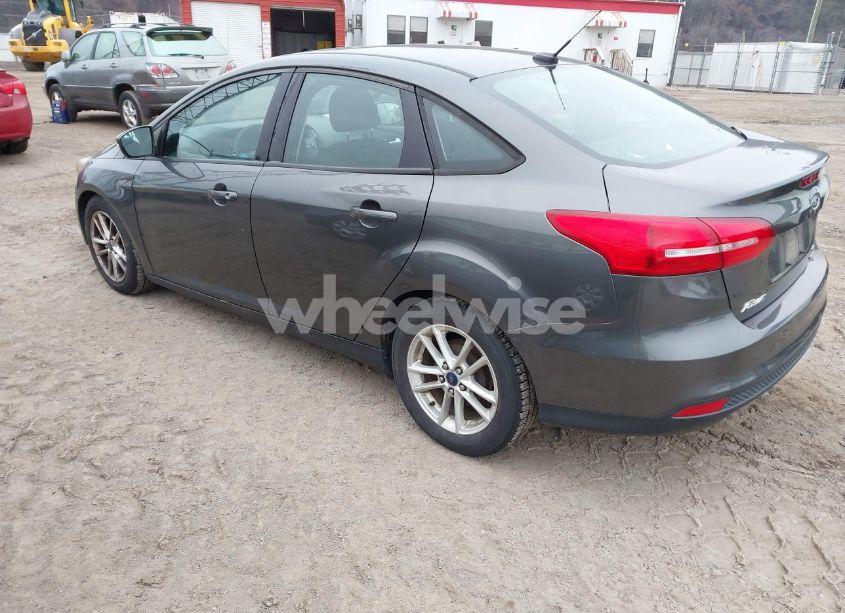 Photo 3 of 2016 Ford Focus SE (VIN 1FADP3F20GL243443)