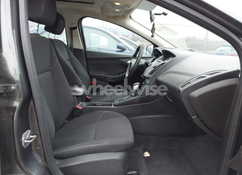 Photo 5 of 2016 Ford Focus SE (VIN 1FADP3F20GL243443)