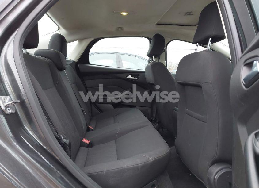 Photo 8 of 2016 Ford Focus SE (VIN 1FADP3F20GL243443)