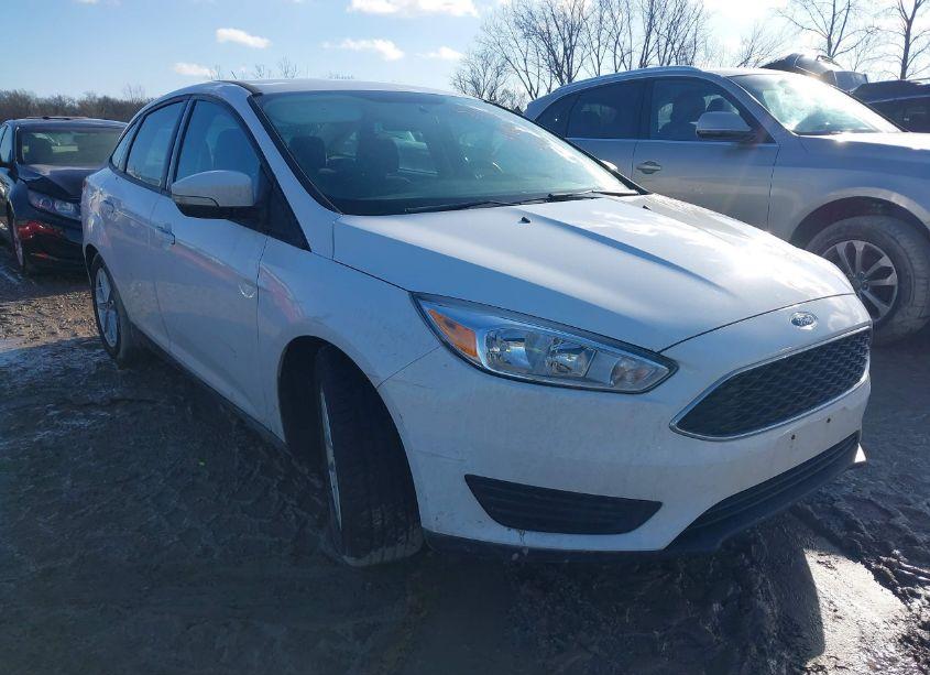 2016 Ford Focus SE (VIN 1FADP3F20GL244589) main photo