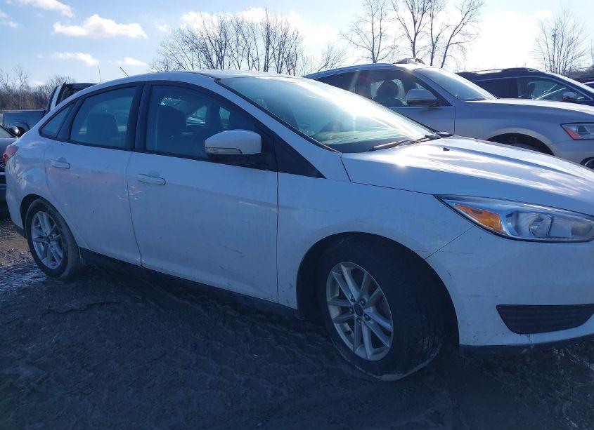 Photo 13 of 2016 Ford Focus SE (VIN 1FADP3F20GL244589)