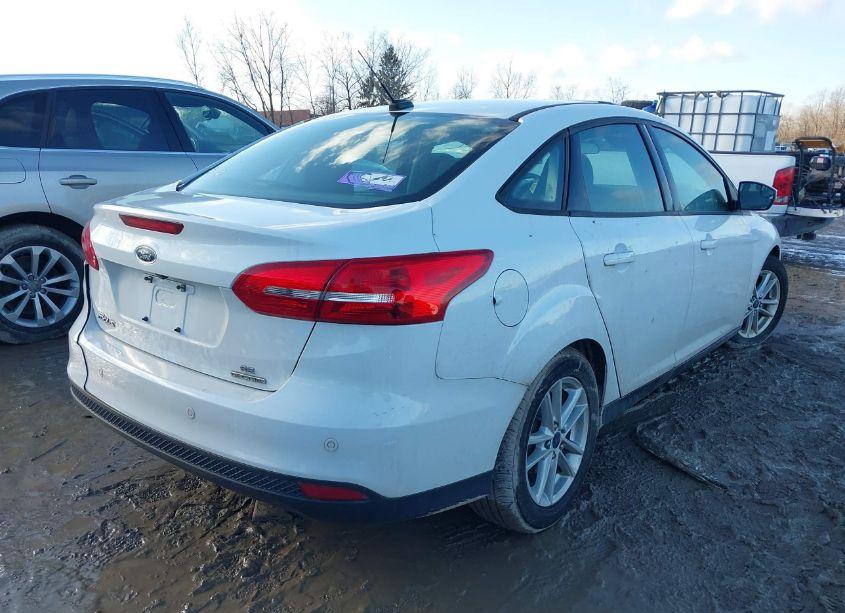 Photo 4 of 2016 Ford Focus SE (VIN 1FADP3F20GL244589)