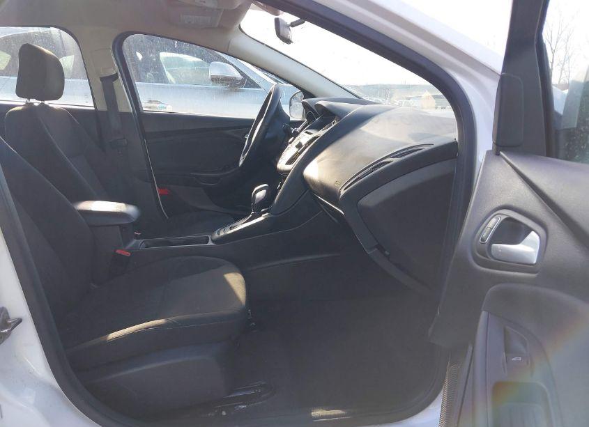 Photo 5 of 2016 Ford Focus SE (VIN 1FADP3F20GL244589)