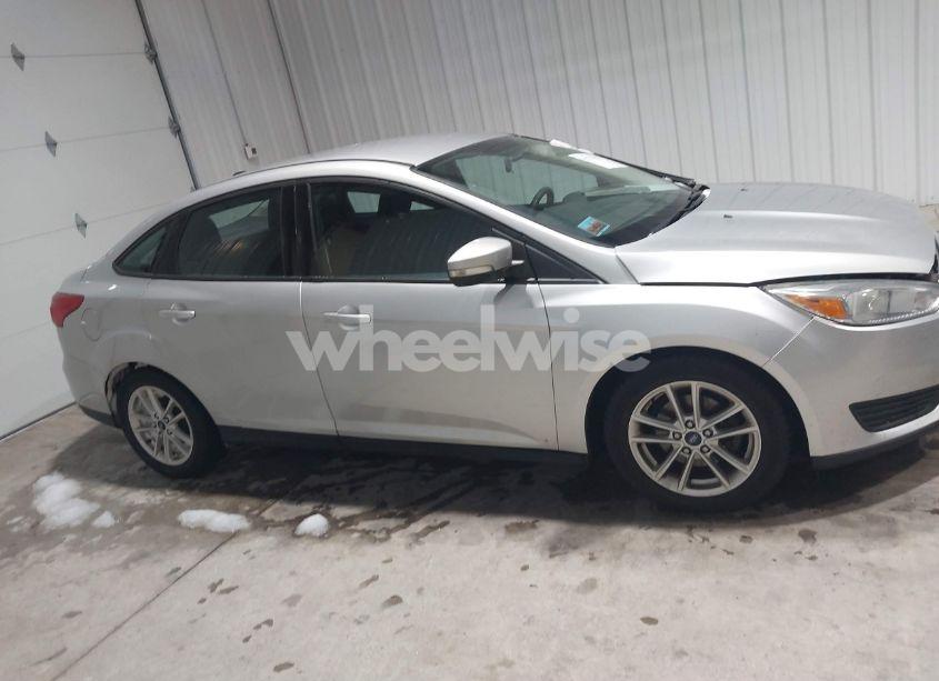 Photo 13 of 2016 Ford Focus SE (VIN 1FADP3F20GL262087)