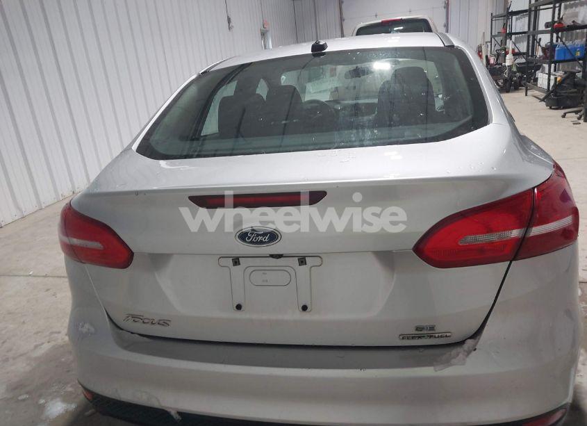 Photo 16 of 2016 Ford Focus SE (VIN 1FADP3F20GL262087)