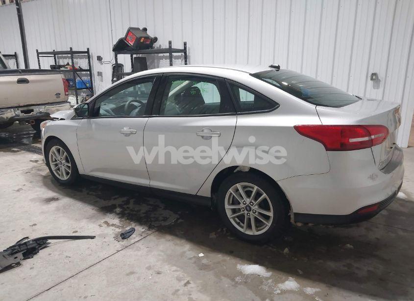 Photo 3 of 2016 Ford Focus SE (VIN 1FADP3F20GL262087)