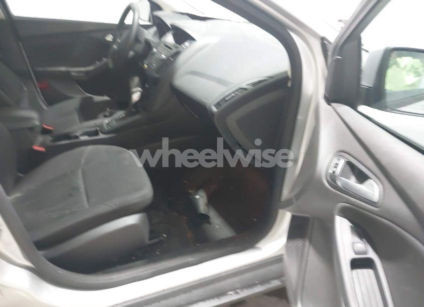 Photo 5 of 2016 Ford Focus SE (VIN 1FADP3F20GL262087)