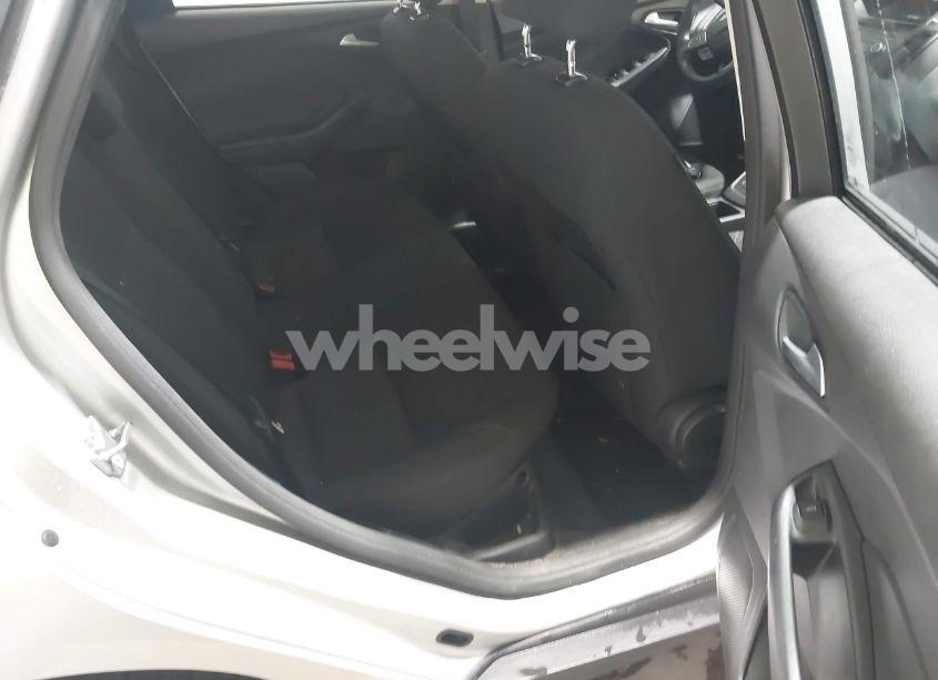 Photo 8 of 2016 Ford Focus SE (VIN 1FADP3F20GL262087)