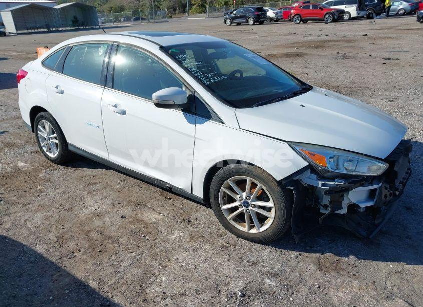 2016 Ford Focus SE (VIN 1FADP3F20GL266320) main photo