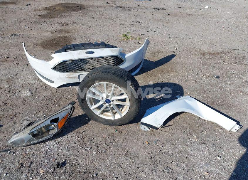 Photo 11 of 2016 Ford Focus SE (VIN 1FADP3F20GL266320)