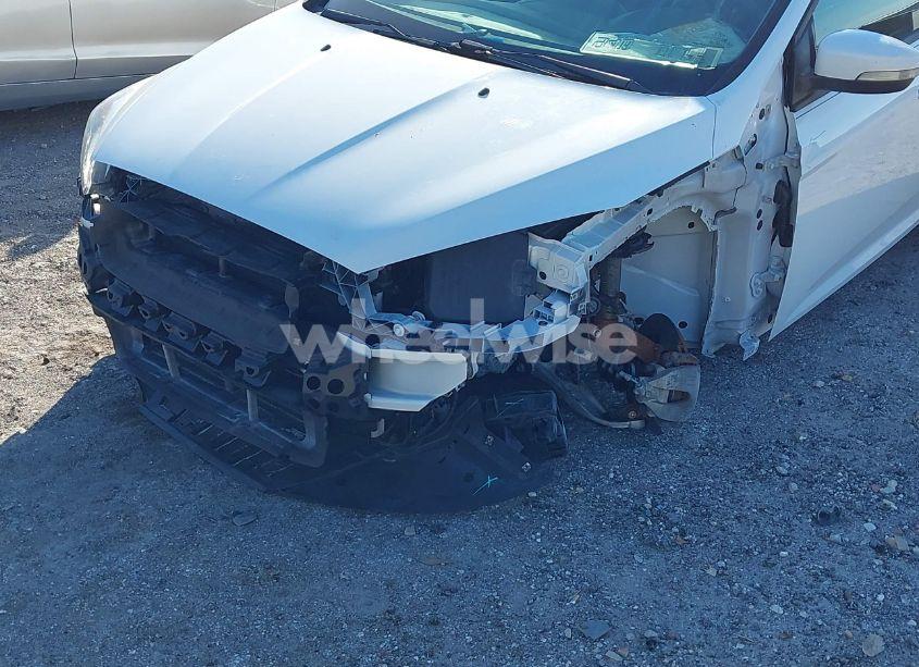 Photo 12 of 2016 Ford Focus SE (VIN 1FADP3F20GL266320)