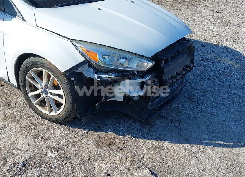 Photo 13 of 2016 Ford Focus SE (VIN 1FADP3F20GL266320)
