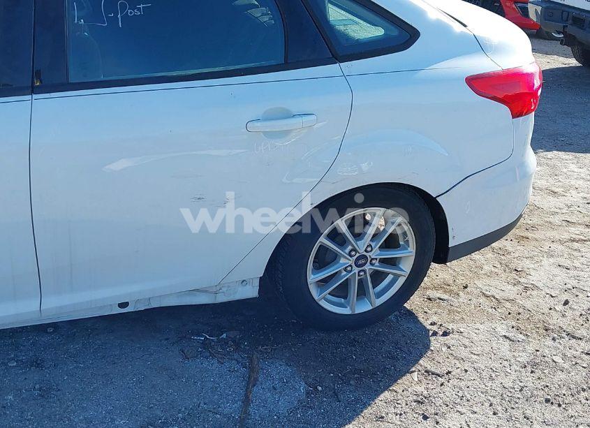 Photo 14 of 2016 Ford Focus SE (VIN 1FADP3F20GL266320)