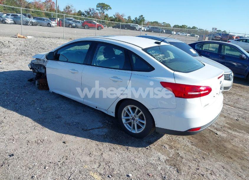 Photo 3 of 2016 Ford Focus SE (VIN 1FADP3F20GL266320)