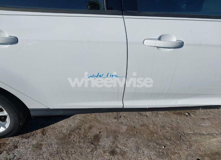 Photo 6 of 2016 Ford Focus SE (VIN 1FADP3F20GL266320)