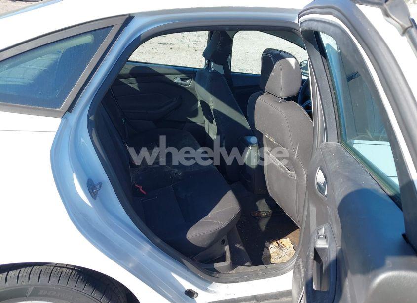 Photo 8 of 2016 Ford Focus SE (VIN 1FADP3F20GL266320)