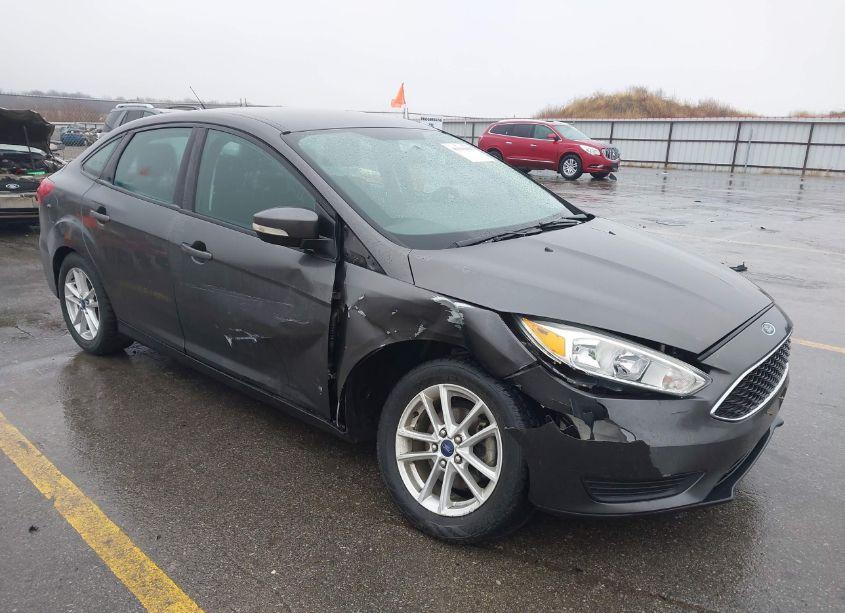 2016 Ford Focus SE (VIN 1FADP3F20GL268035) main photo