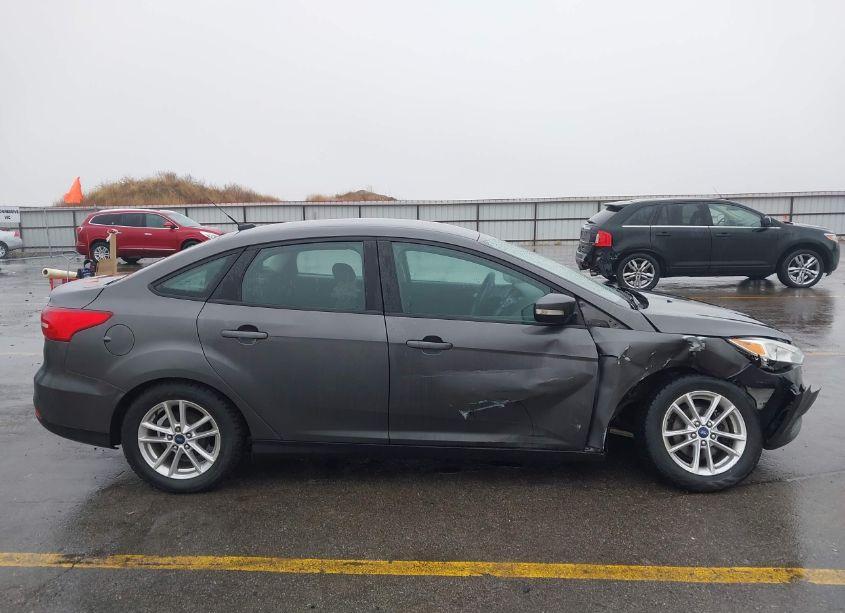 Photo 13 of 2016 Ford Focus SE (VIN 1FADP3F20GL268035)