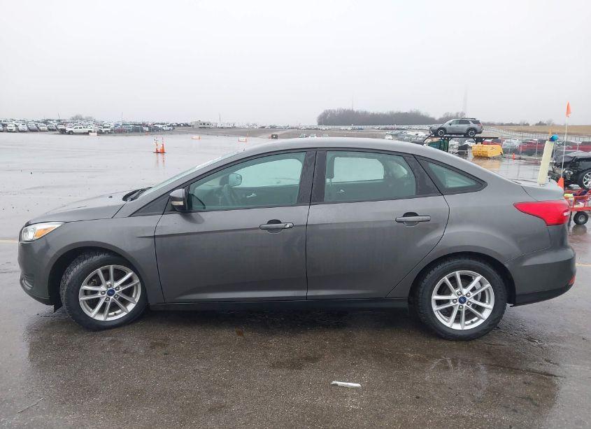 Photo 14 of 2016 Ford Focus SE (VIN 1FADP3F20GL268035)