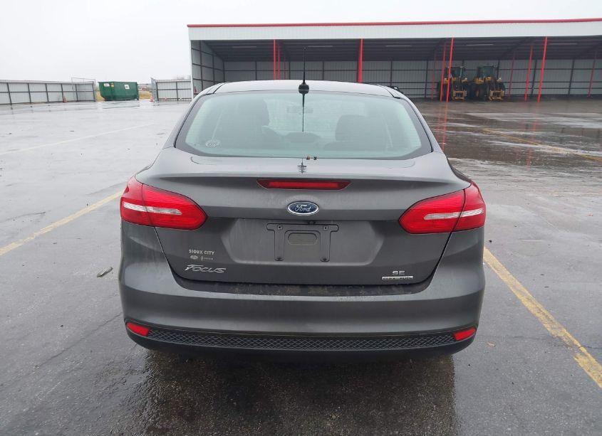 Photo 16 of 2016 Ford Focus SE (VIN 1FADP3F20GL268035)