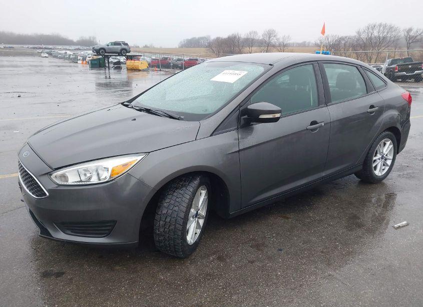 Photo 2 of 2016 Ford Focus SE (VIN 1FADP3F20GL268035)