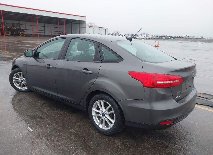 Photo 3 of 2016 Ford Focus SE (VIN 1FADP3F20GL268035)