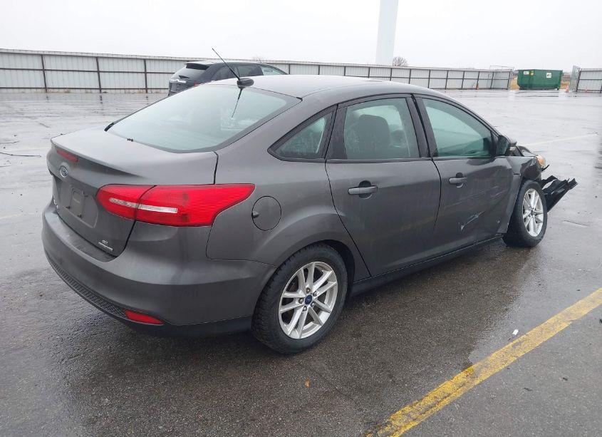 Photo 4 of 2016 Ford Focus SE (VIN 1FADP3F20GL268035)