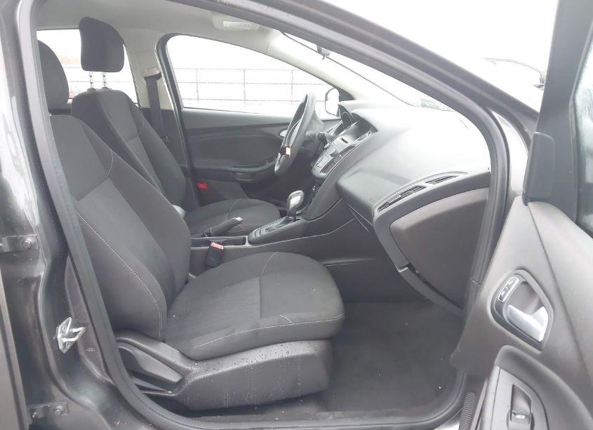 Photo 5 of 2016 Ford Focus SE (VIN 1FADP3F20GL268035)